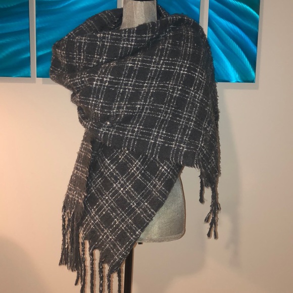 Renee’s NYC Wrap - Picture 1 of 3